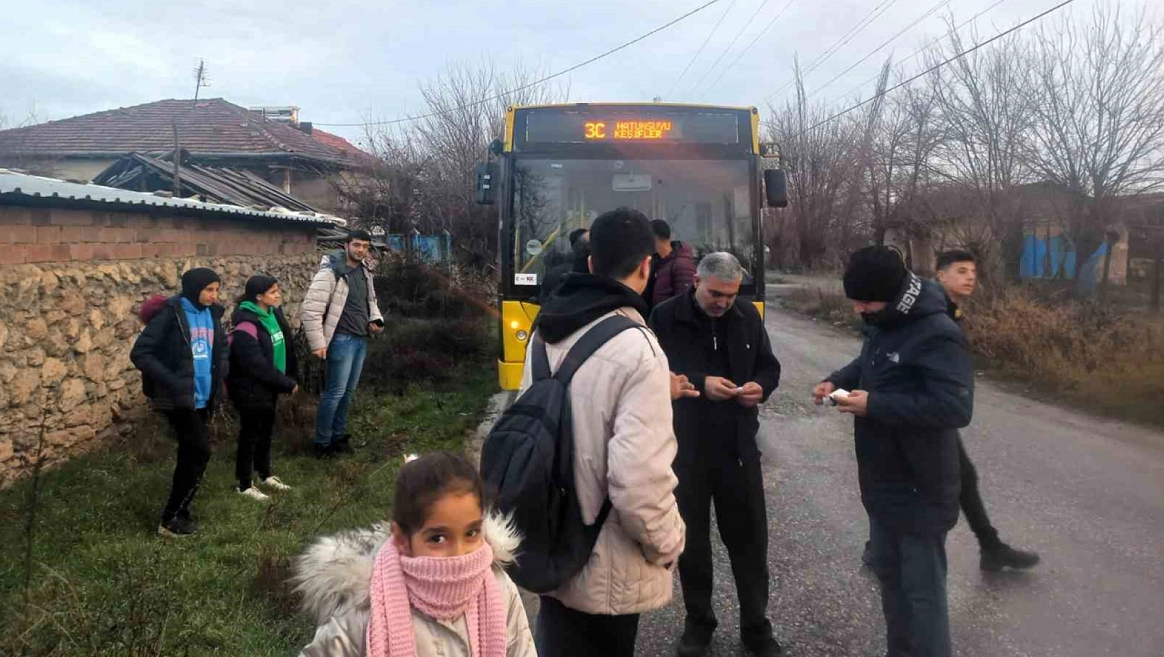 Malatya'da ulaşım çilesi! Yine yolda kaldı!