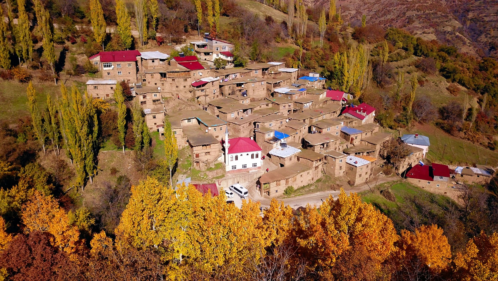 Bu köyü görenler hayran kalıyor