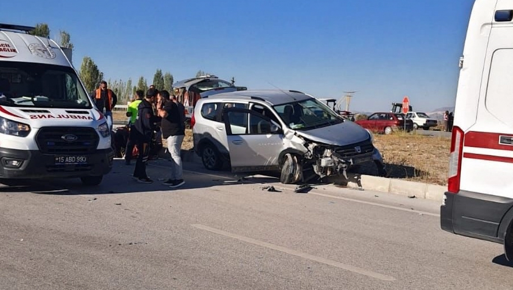 Burdur'da İki Otomobil Çarpıştı: 7 Yaralı