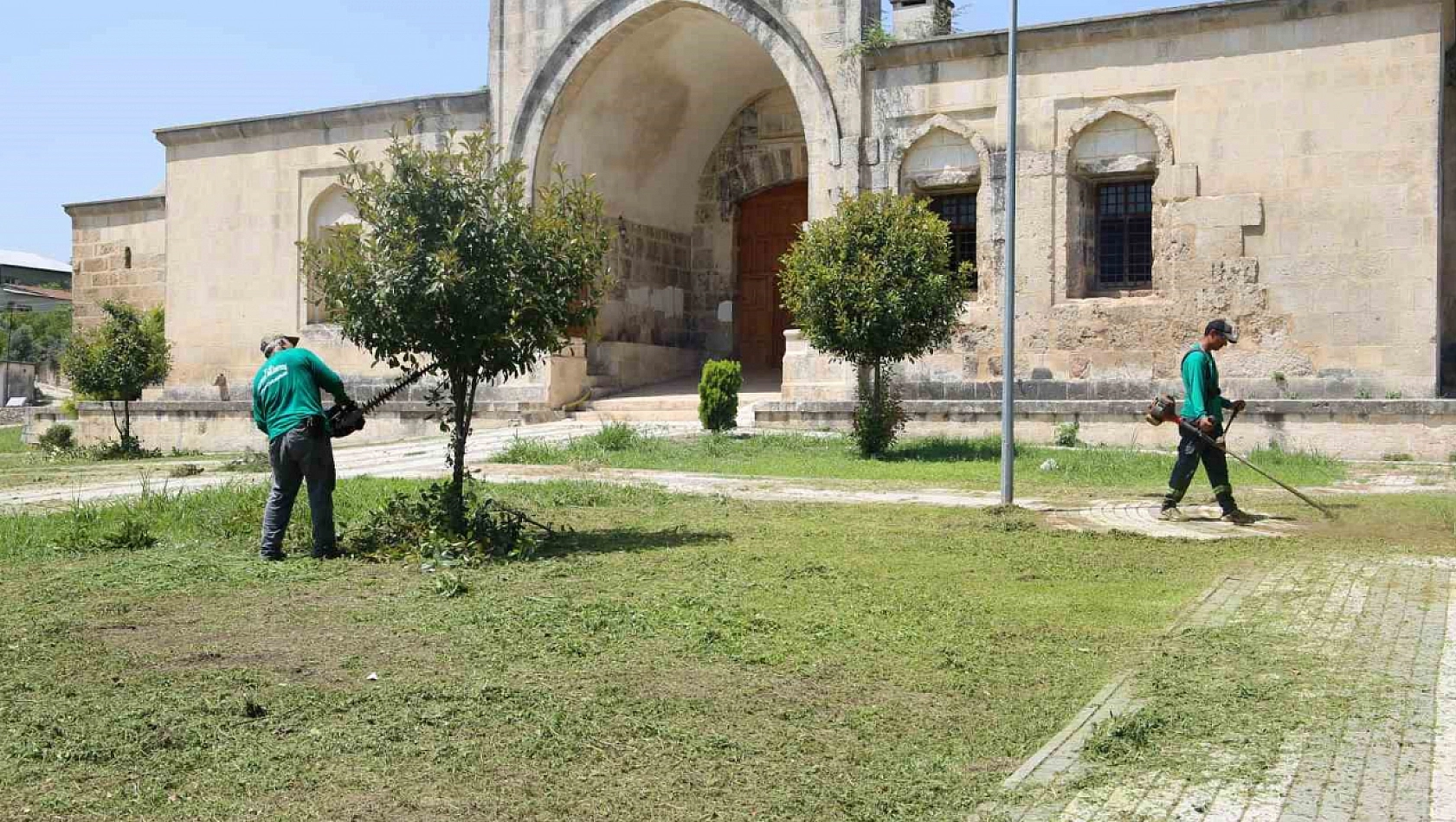 Ceyhan Belediyesi ilçeyi bayrama hazırlıyor