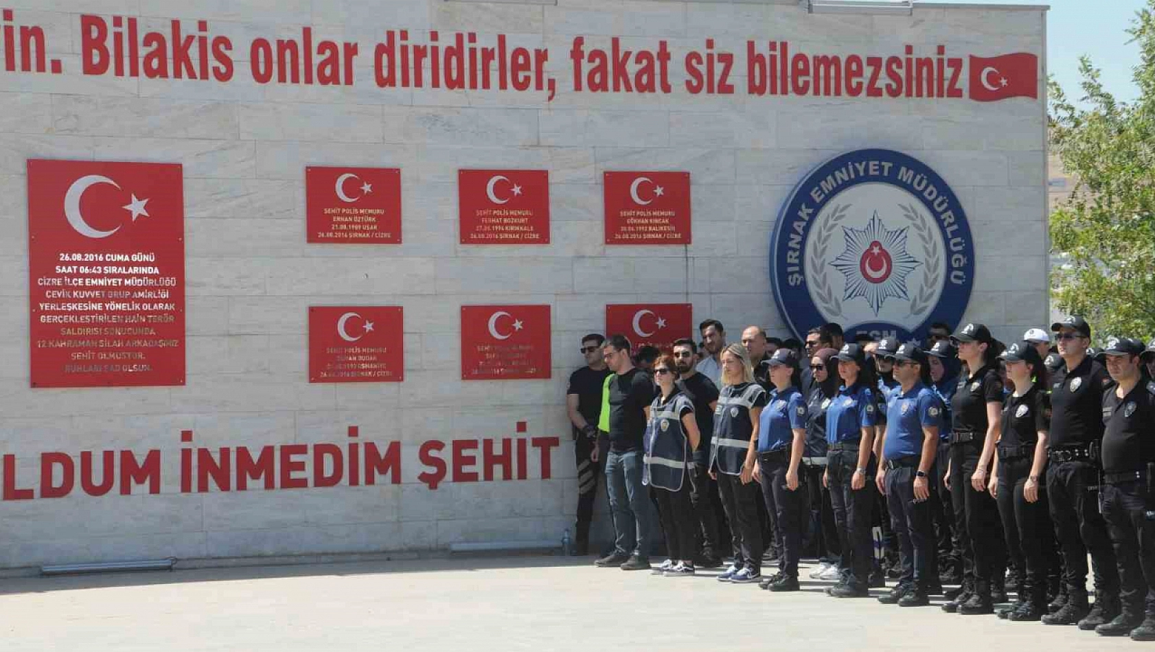 Cizre'de 8 yıl önce PKK saldırısında şehit düşen 12 polis anıldı