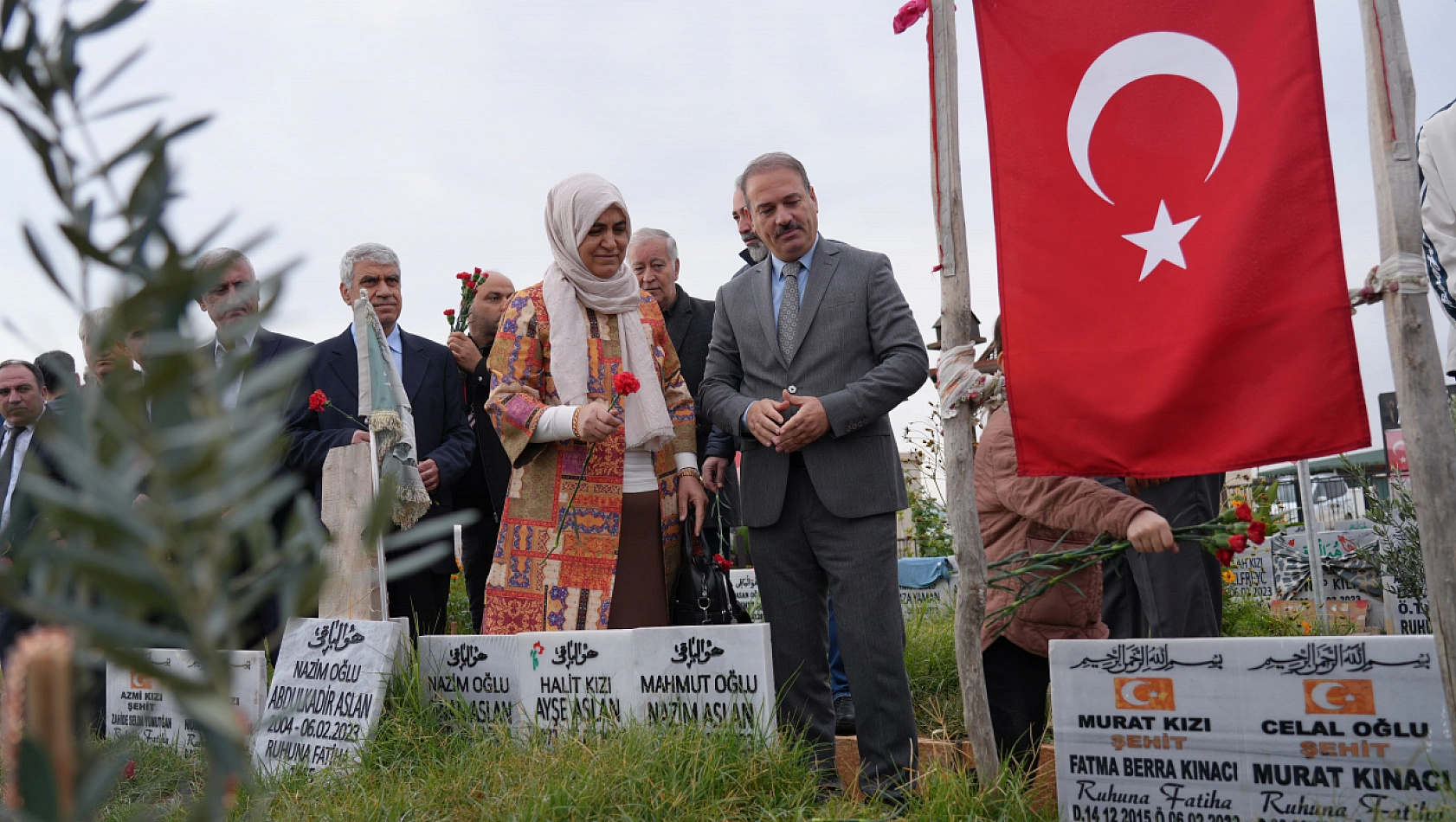 Depremde hayatını kaybeden öğretmenler için dua edildi