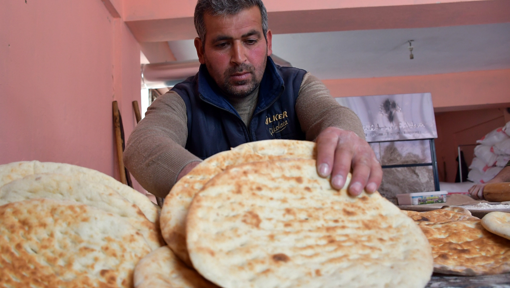 Afetzedelere ücretsiz ekmek