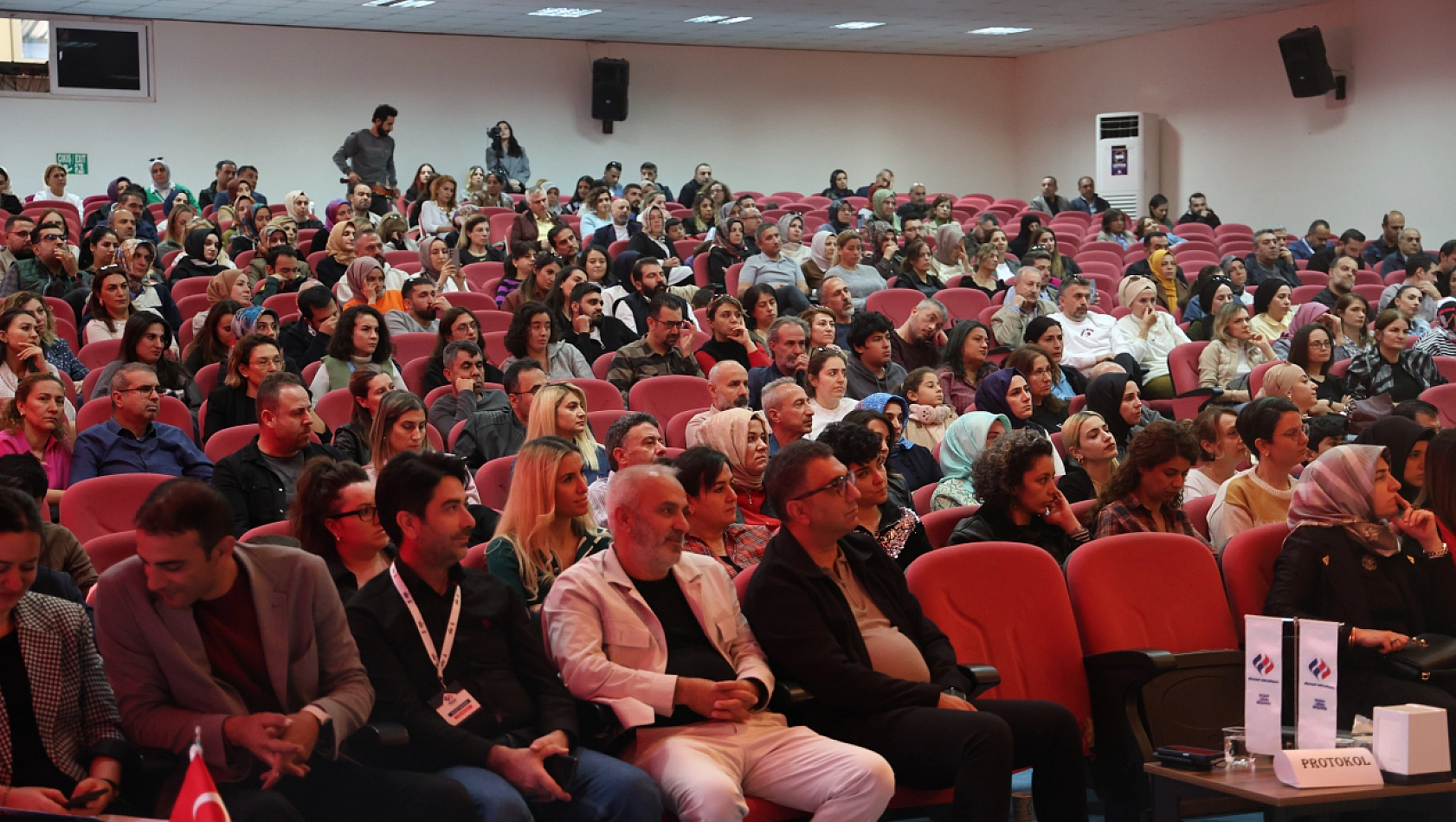 Diyarbakır'da Öğretmen ve Velilere Seminer Verildi