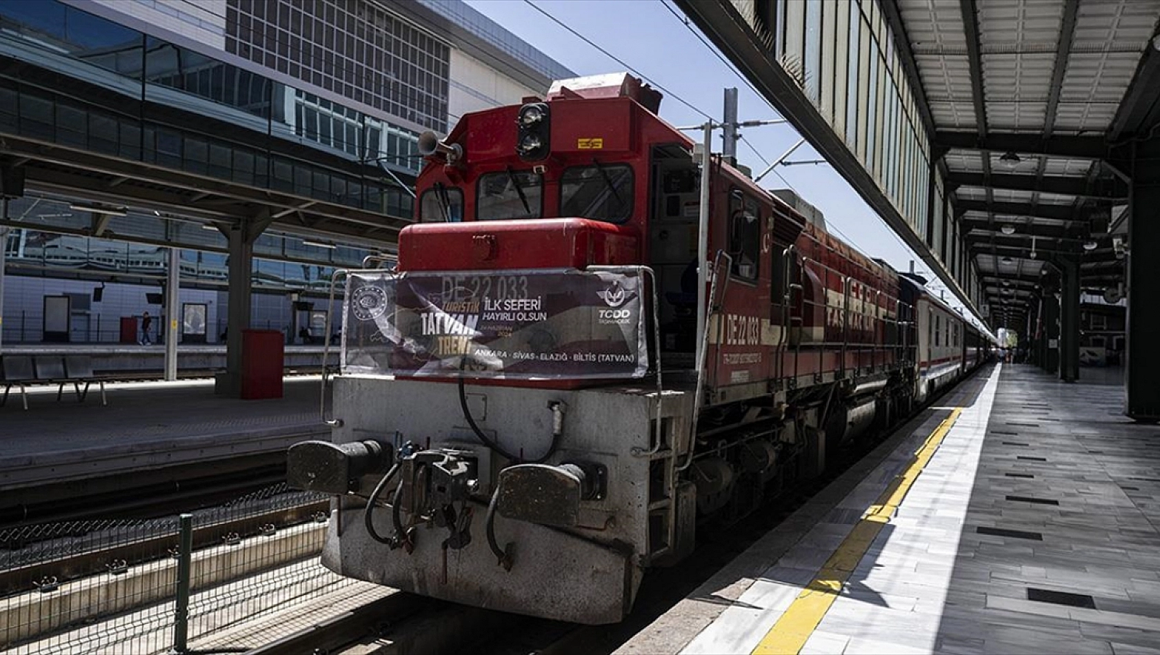 Doğu Ekspresi'ne Yeni Bir Rota: Turistik Tatvan Treni Yola Çıktı