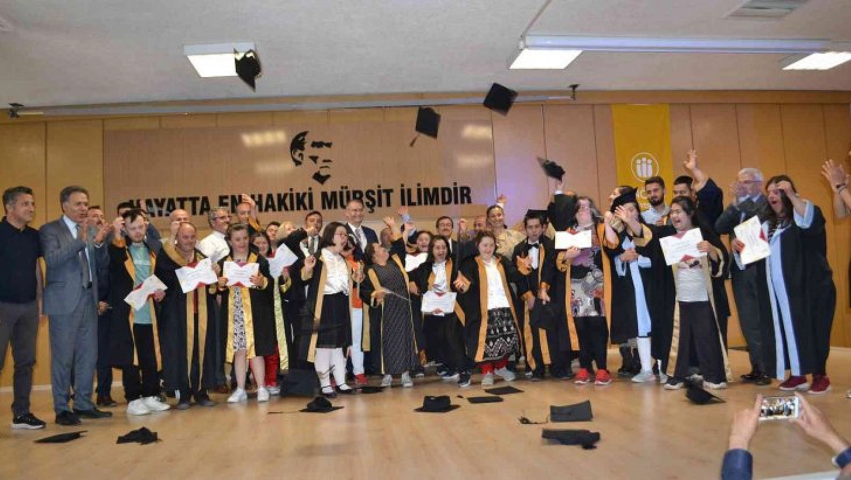 Özel öğrencilerin diploma heyecanı