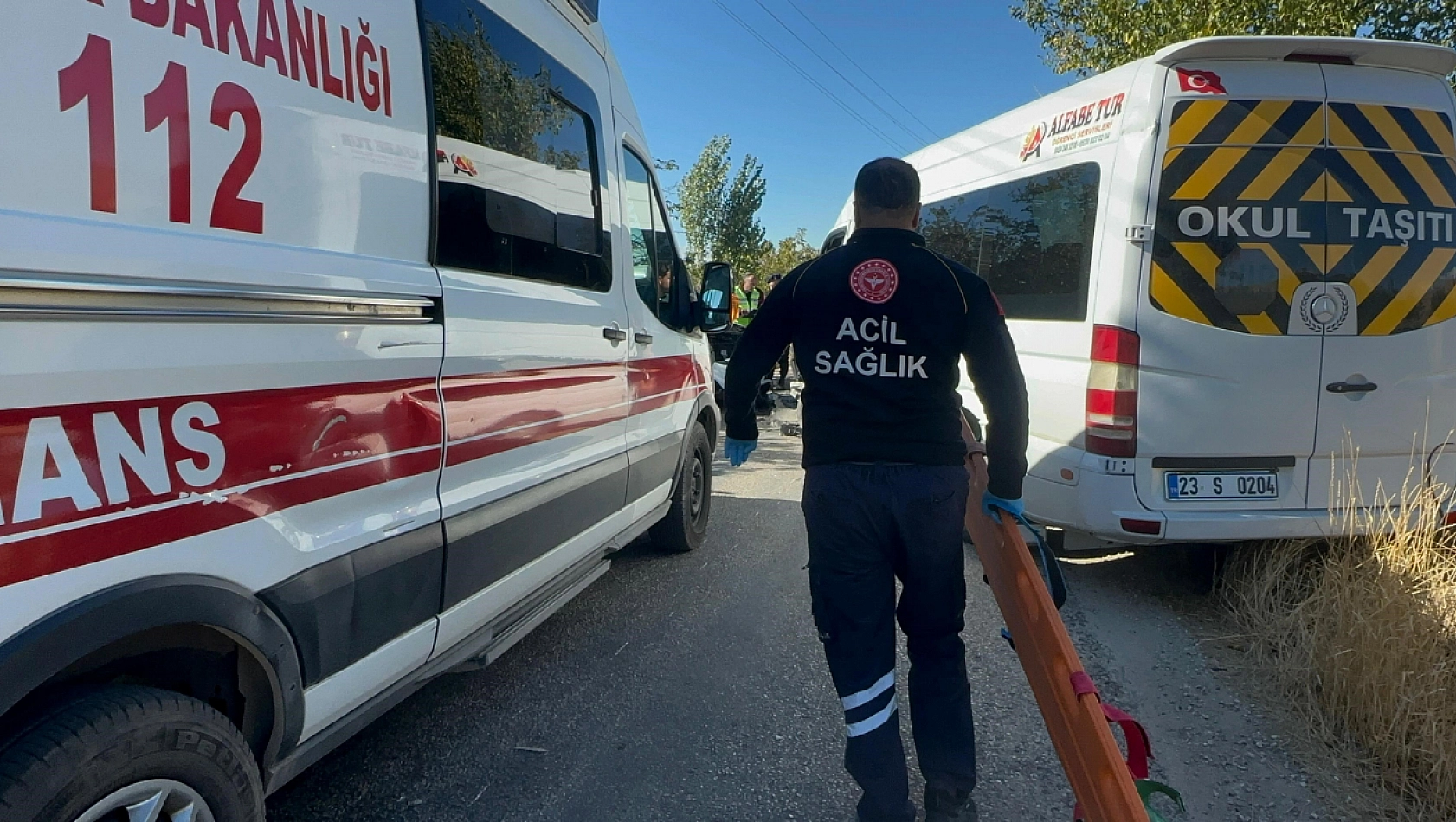 Elazığ'da servisi çarpıştı: 2'si ağır 4 yaralı