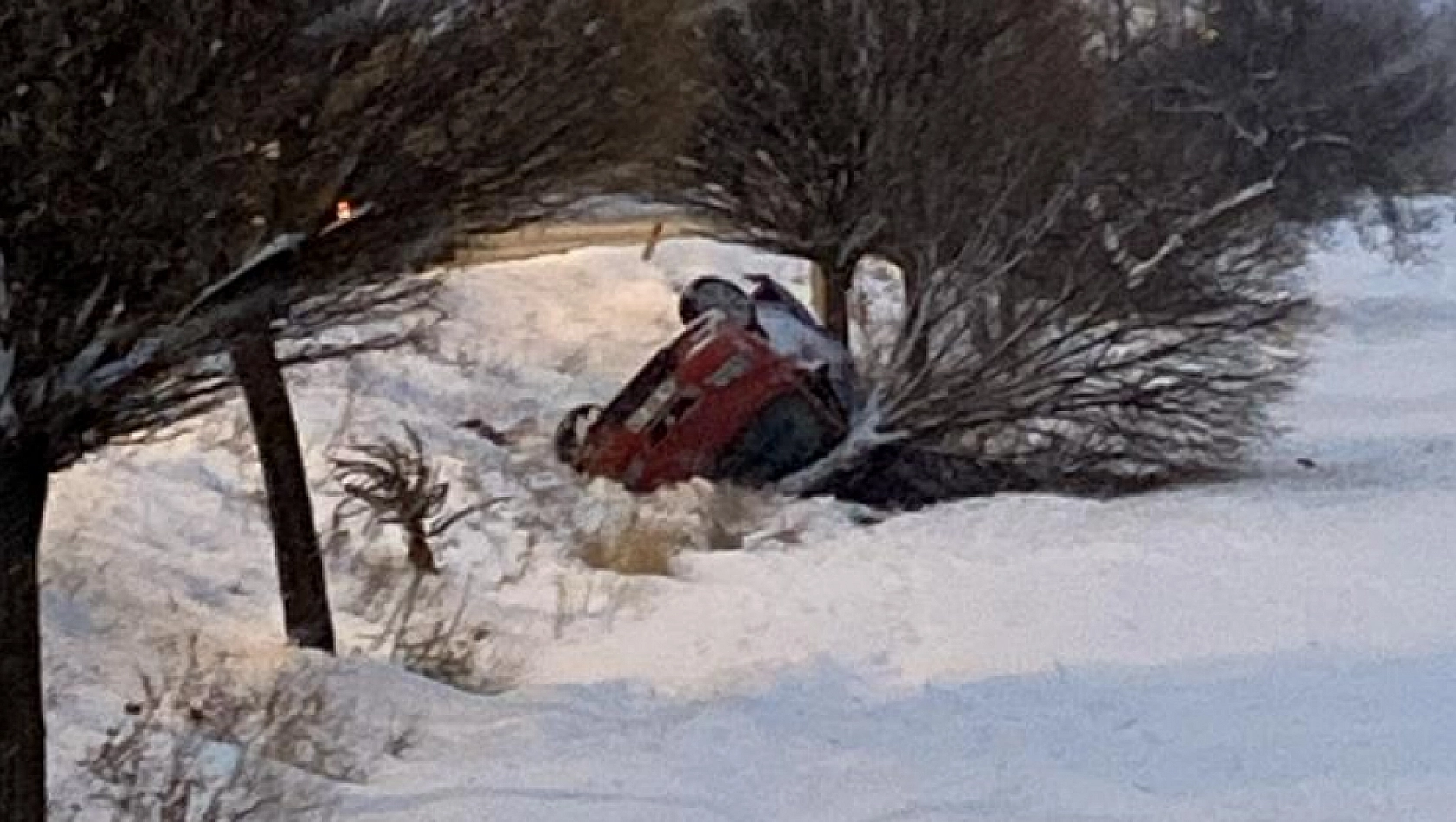 Elazığ–Malatya yolunda kaza: Otomobil şarampole yuvarlandı