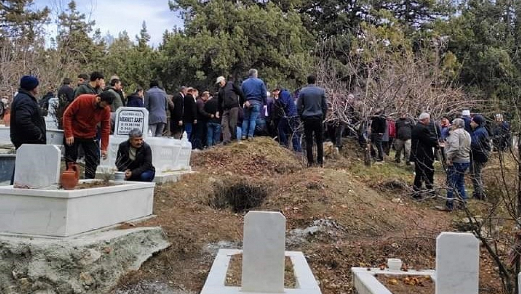 Elektrik direğinden düşen işçi hayatını kaybetti