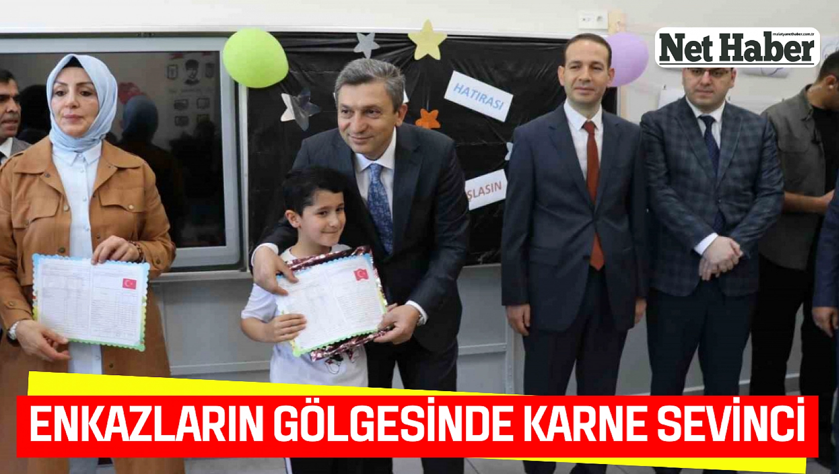 Enkazların gölgesinde karne sevinci