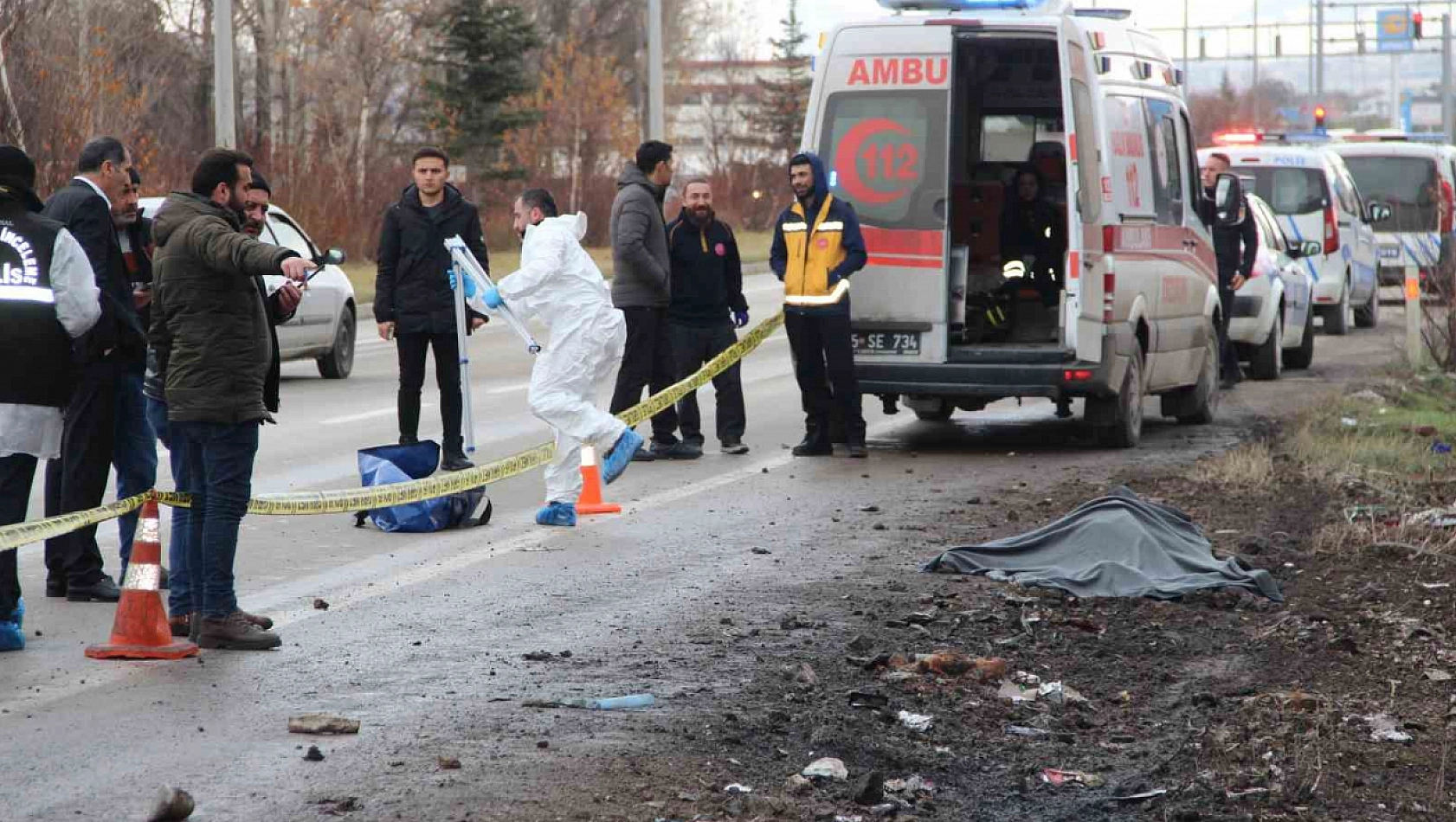 Yol kenarında ceset bulundu