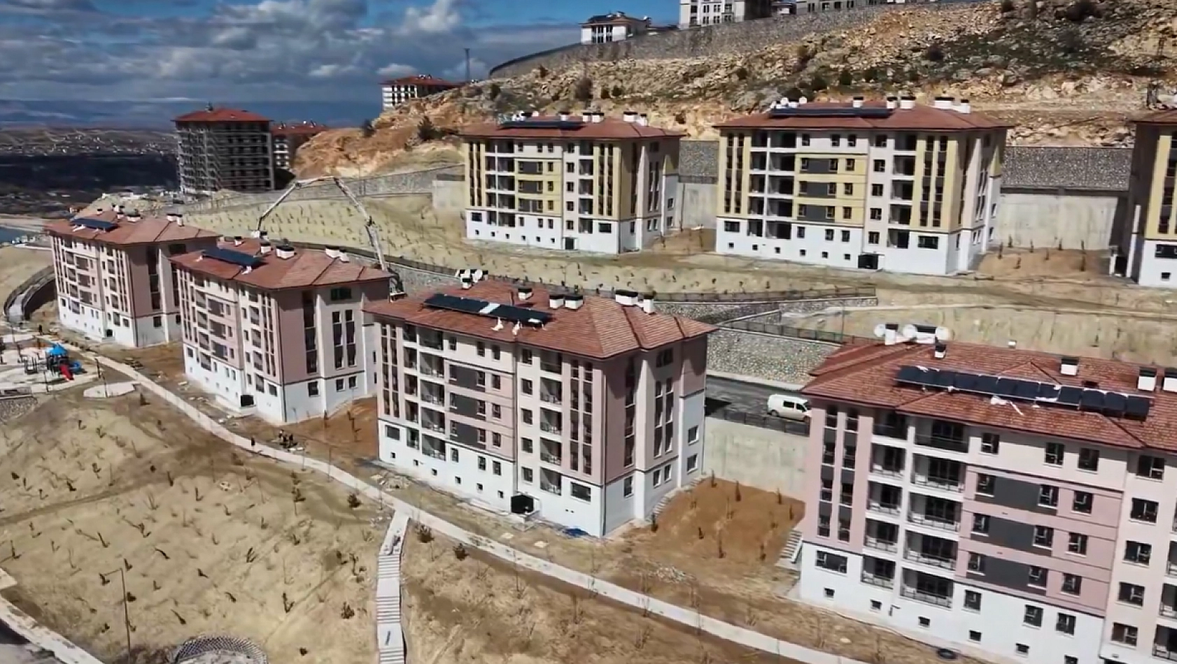 Vali Yavuz Duyurdu: Malatya'da 2 Bin 862 Konut ve 111 Dükkan Teslim Süreci Başladı