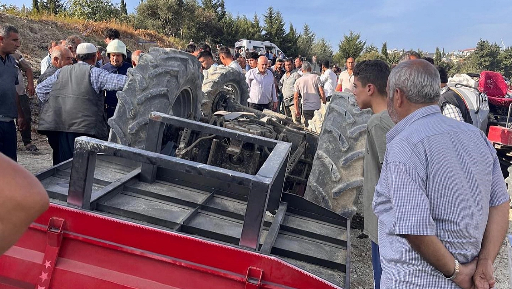 Hatay'da traktör devrildi: 4 yaralı