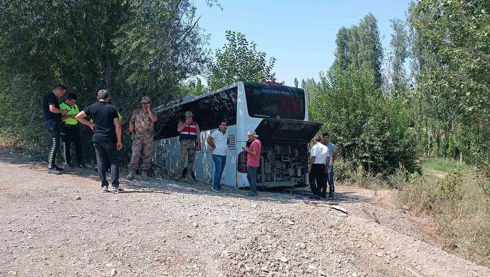 Yolcu Otobüsü Kaza Yaptı: 14 Kişi Yaralandı