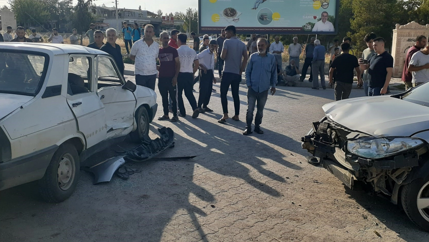 İki otomobilin çarpışması sonucu 2 kişi yaralı