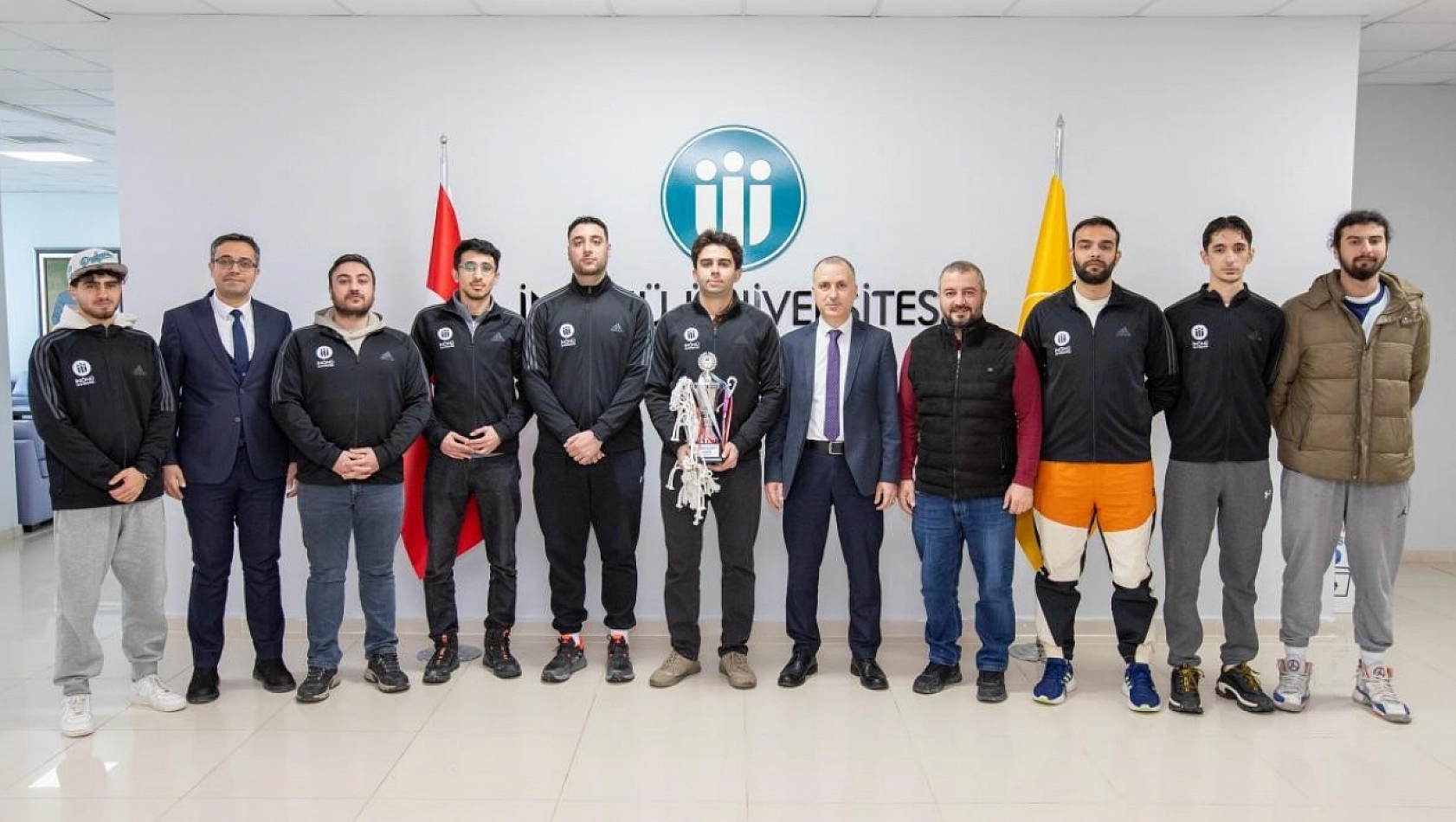 İnönü Üniversitesi basketbol takımı şampiyon oldu