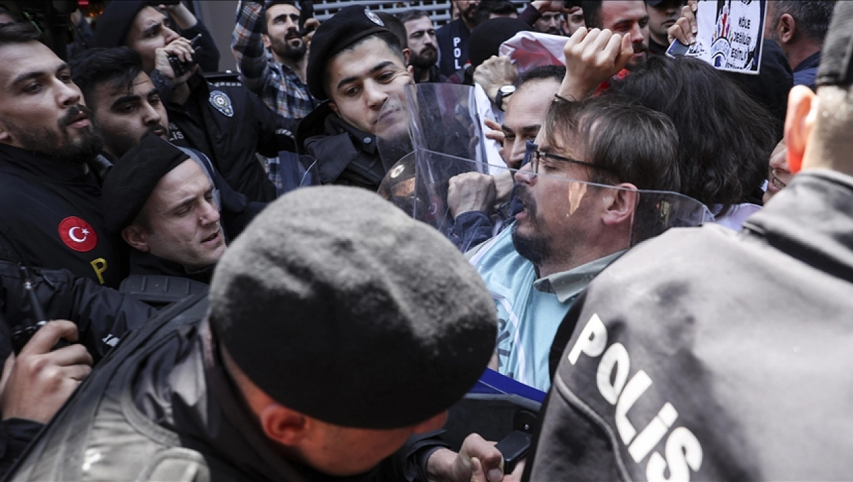 İzinsiz gösteri yapan 30 kişi gözaltına alındı