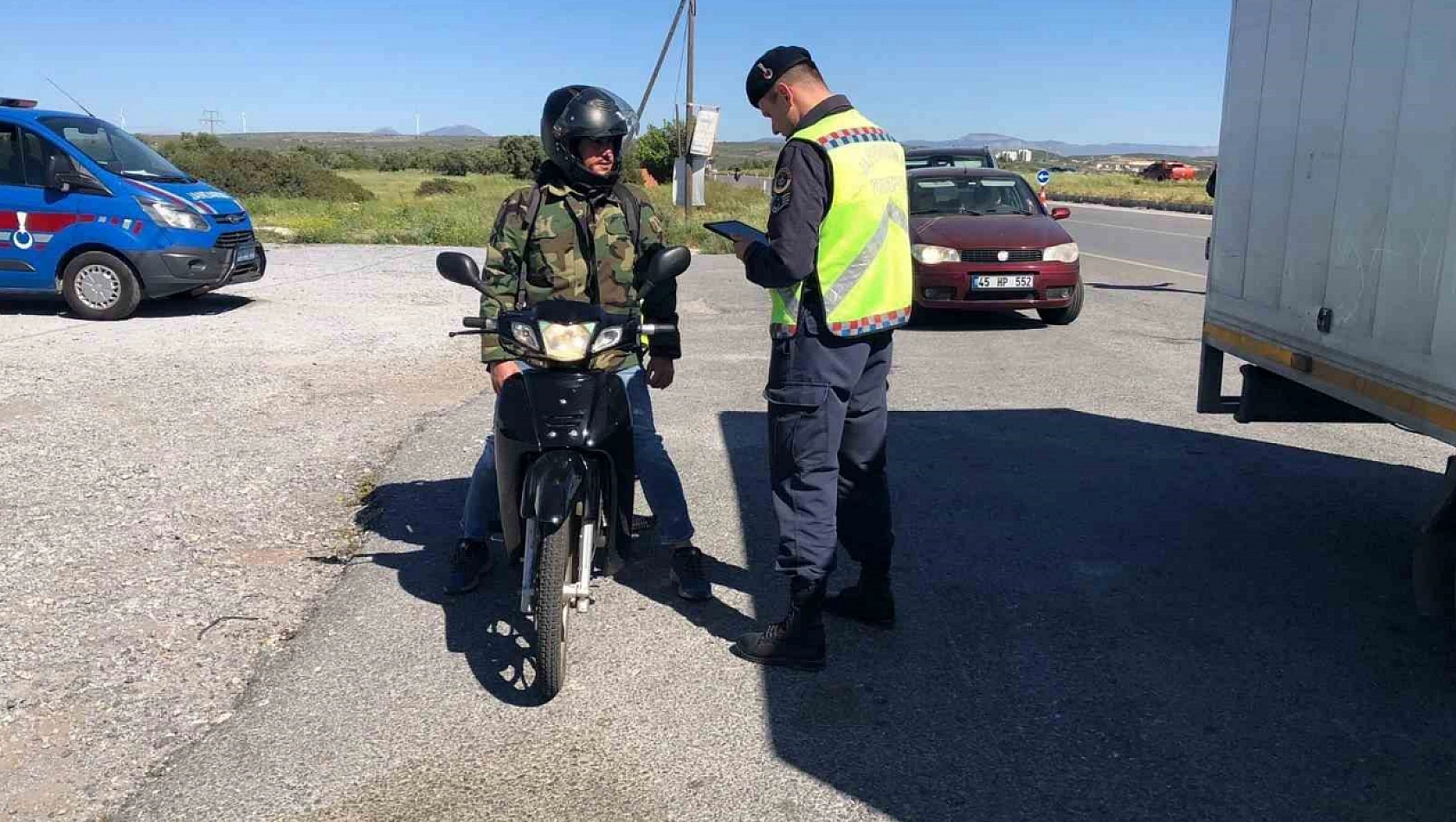 Jandarma kask kullanımının önemine dikkat çekti