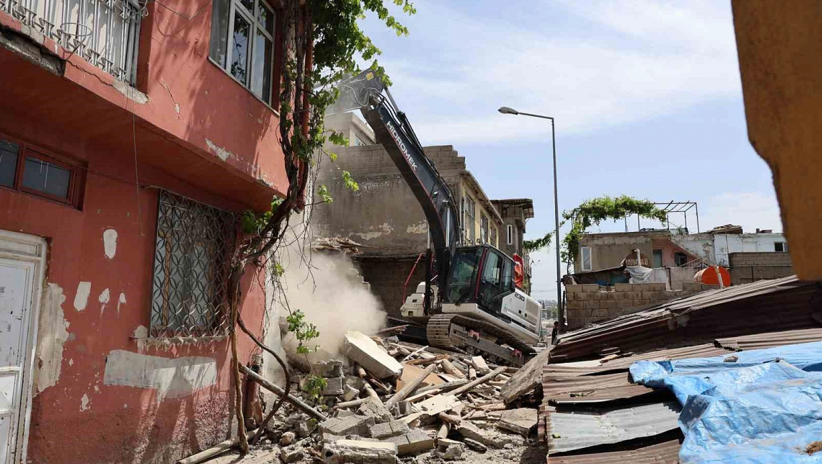 Kahramanmaraş'ta molozları kaldırılması için Japanya'dan destek..!