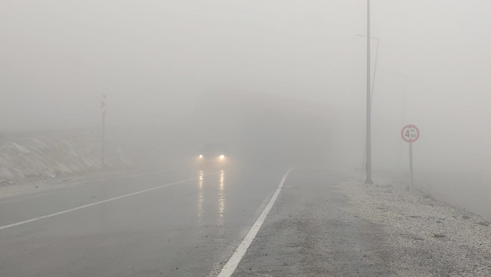 Karabet Geçidi'nde sis etkili oluyor