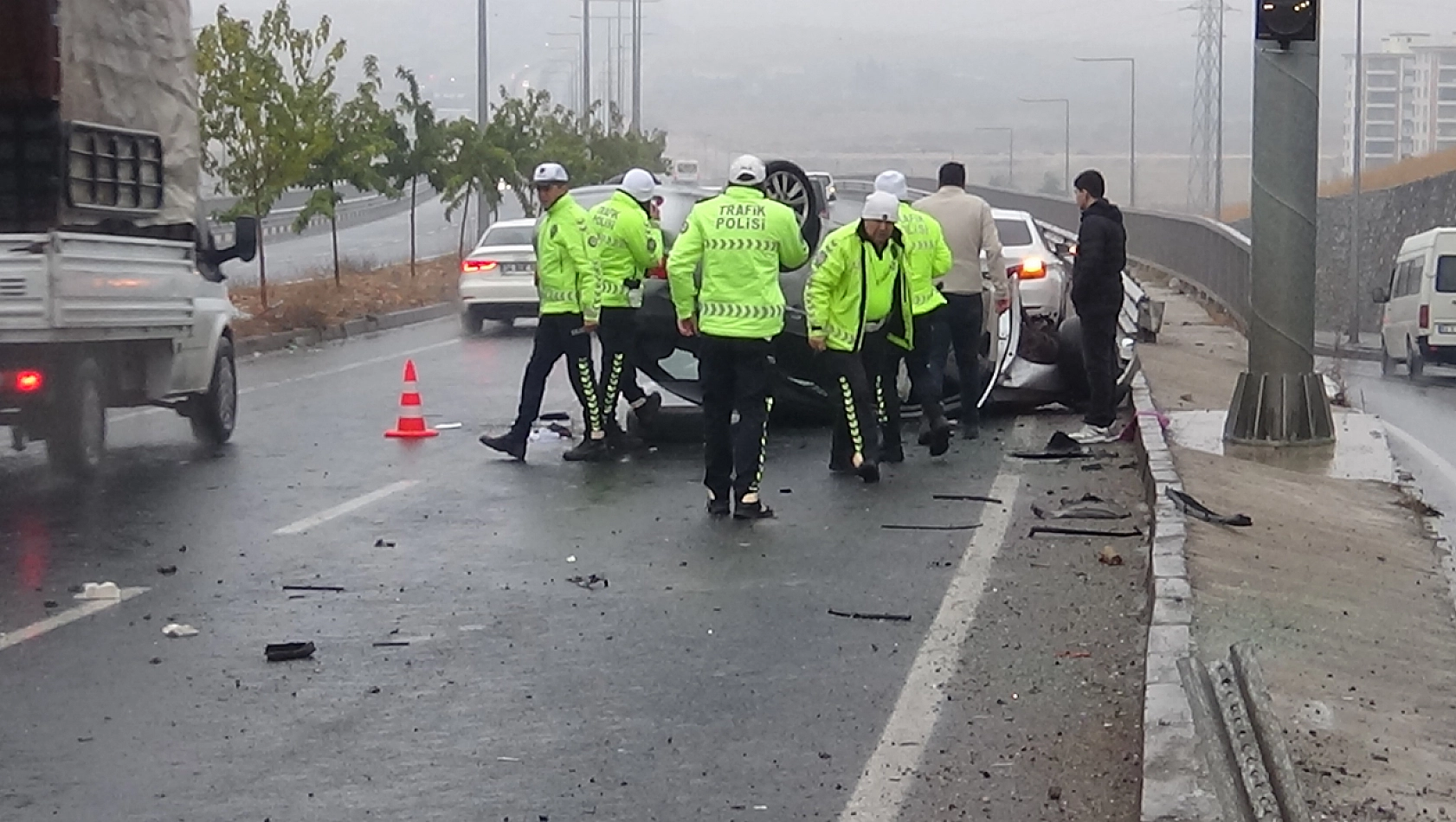 Kayganlaşan yol kaza getirdi