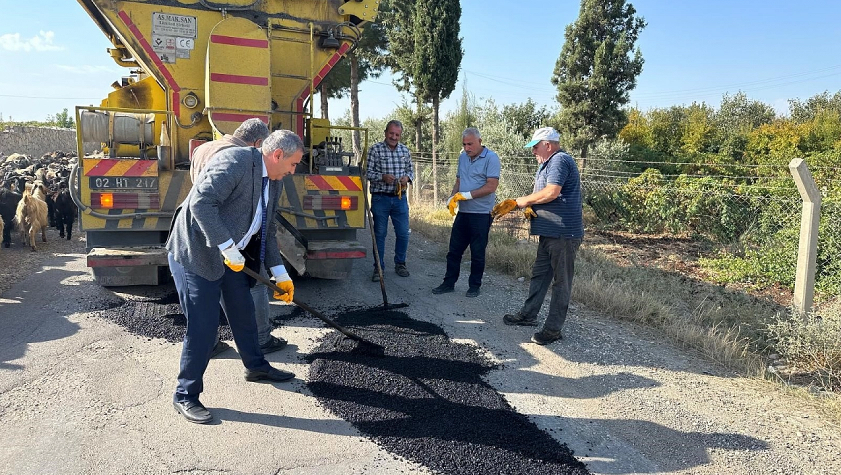 Köy yollarında asfalt çalışması devam ediyor