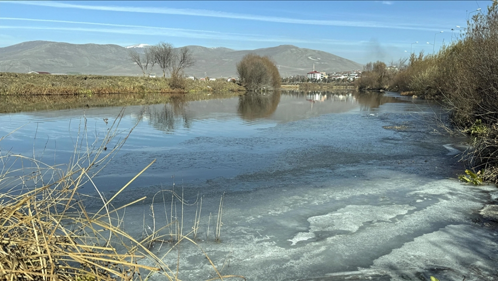 Kura Nehri'ni Buz Tuttu