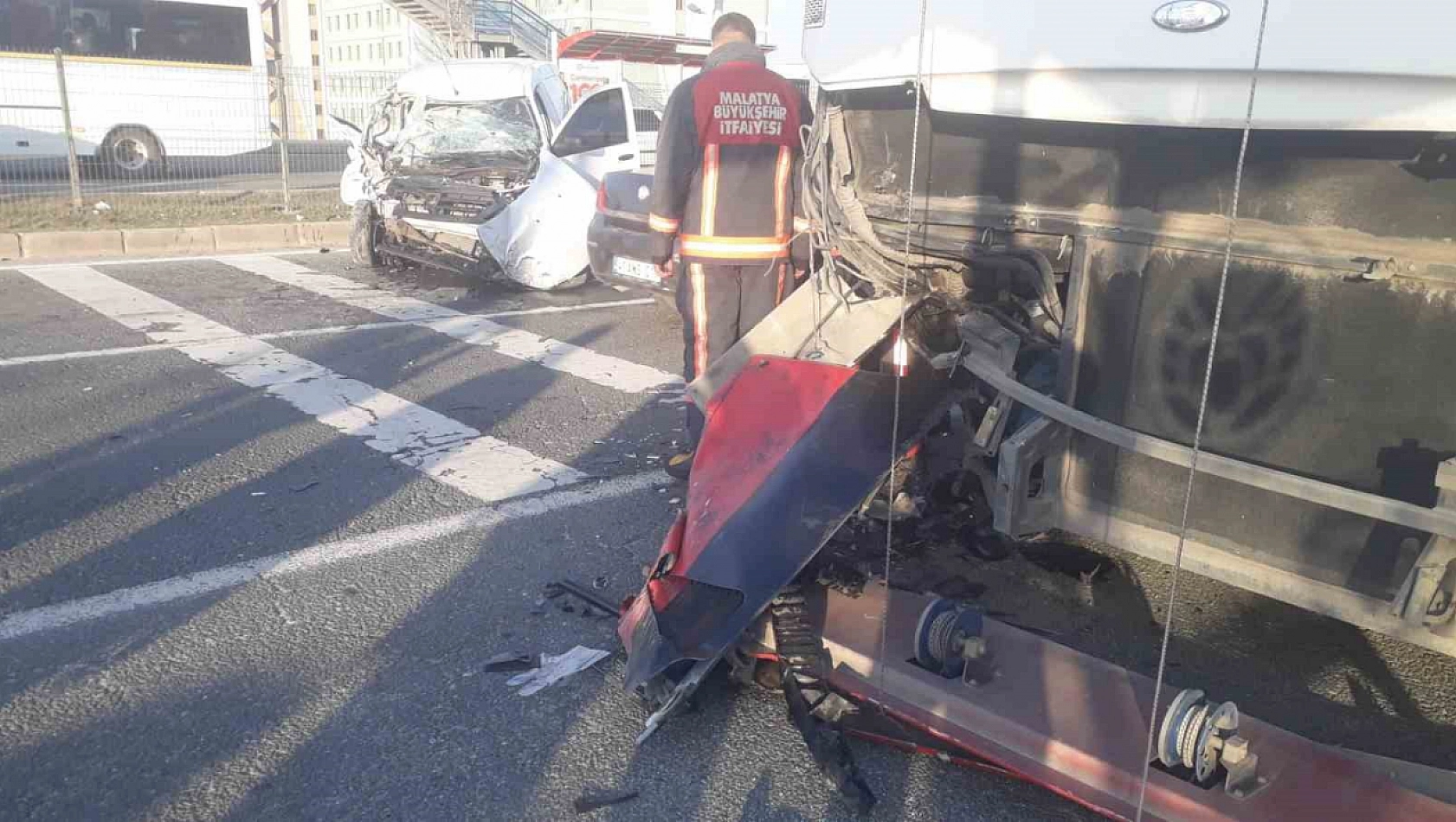 Malatya'da Trafik Kazası: 1 Ölü, 2 Yaralı!