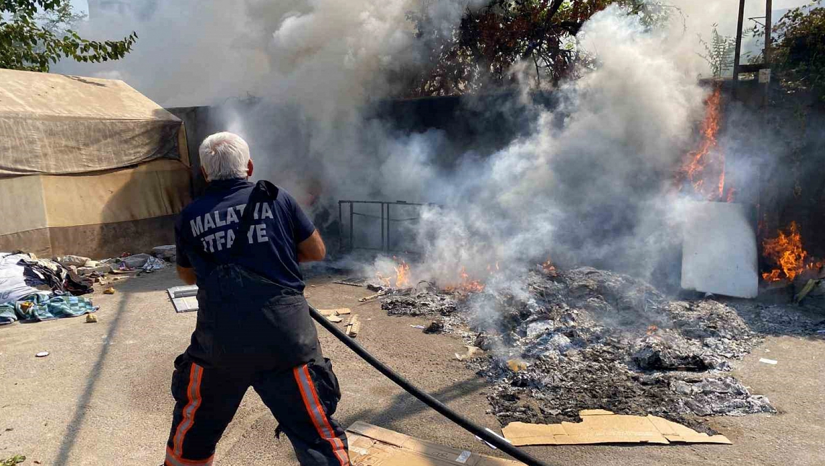 Battalgazi'de İşyerinde Yangın: Can Kaybı Yok, Maddi Hasar Var