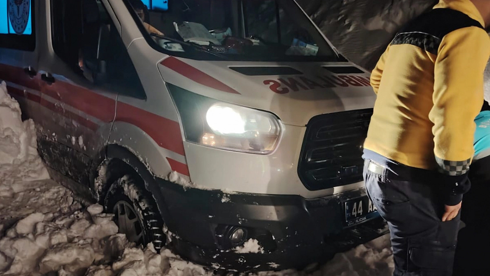 Malatya'da karda mahsur kalan vatandaşlar kurtarıldı