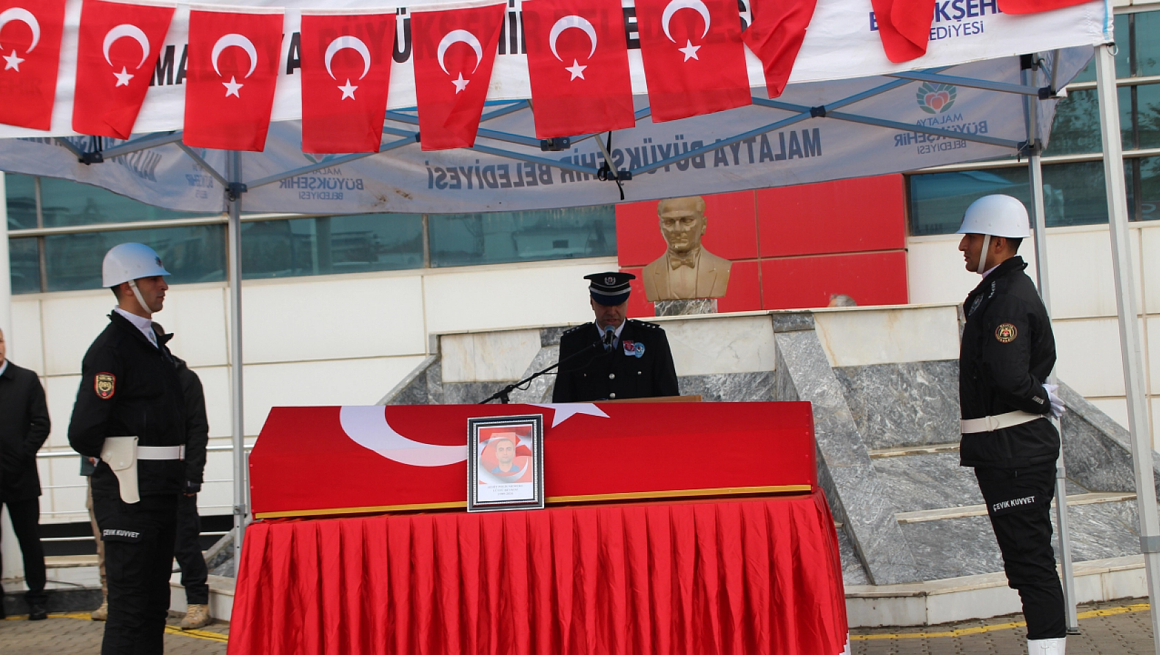 Malatya Şehidini Göz Yaşlarıyla Sonsuzluğa Uğurladı