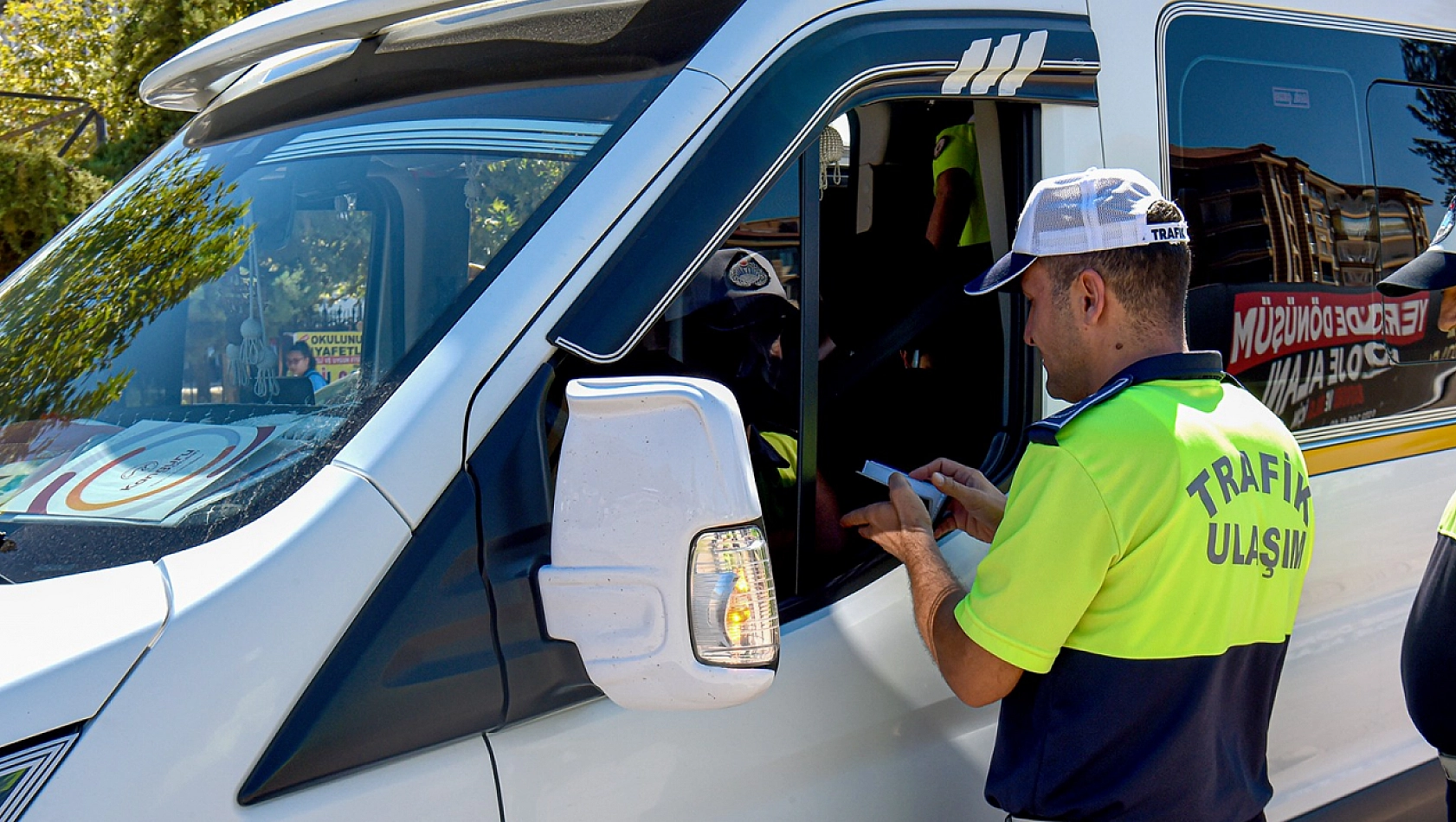 Malatya'da Öğrenci Servislerinde Güvenlik Alarmı: Her 3 Araçtan 1'ine Ceza Yağdı!