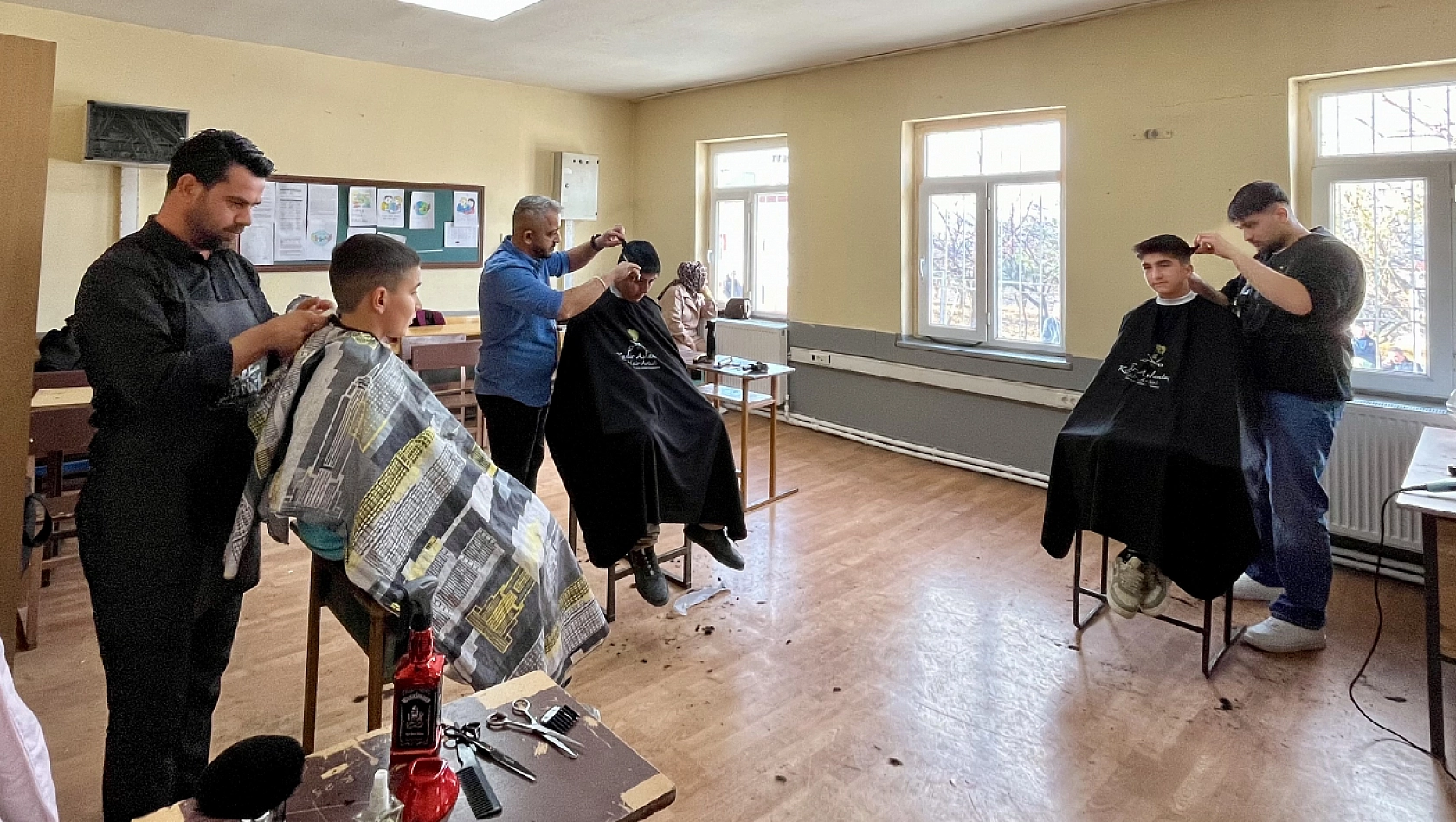 Malatya'da öğrencilere sosyal destek: Ücretsiz saç tıraşı ve kırtasiye