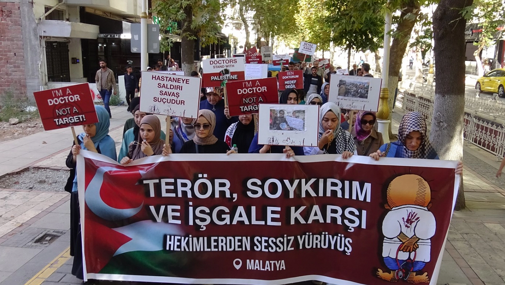 Malatya'da Sağlık Çalışanlarından Gazze'ye 'Sessiz Yürüyüş' Desteği