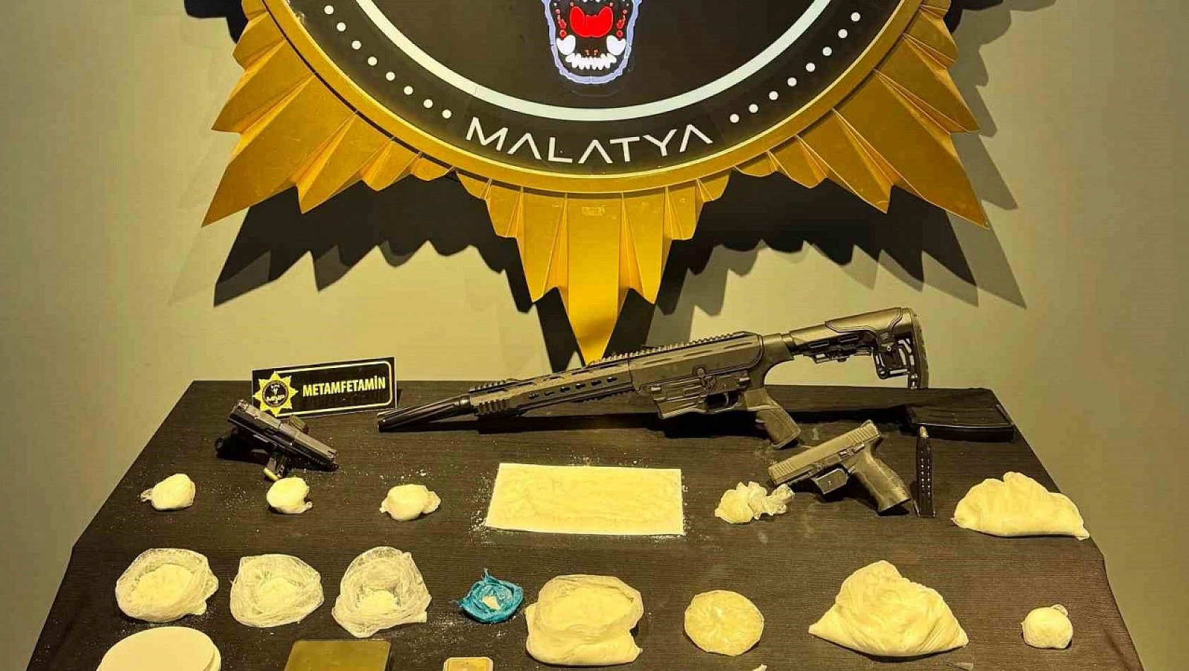 Malatya'da sokak satıcılarına darbe: Kilolarca uyuşturucu yakalandı