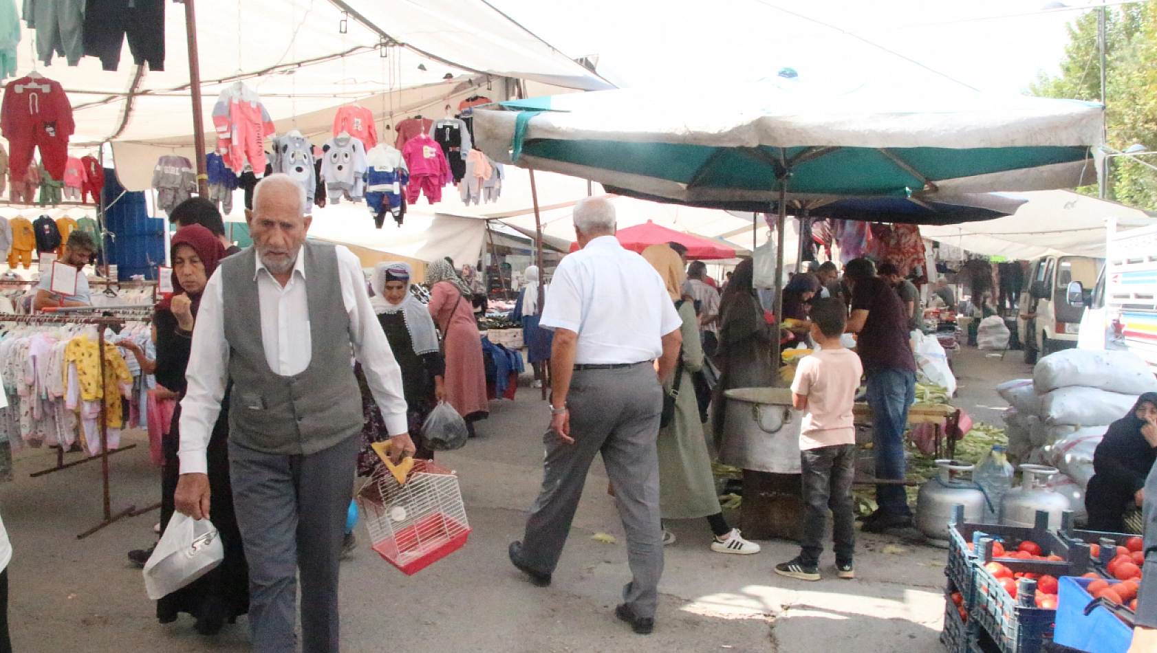 Marketlere Rağmen Malatyalılar Pazarı Tercih Ediyor! İşte Pazar Pazarın Güncel Fiyatları…