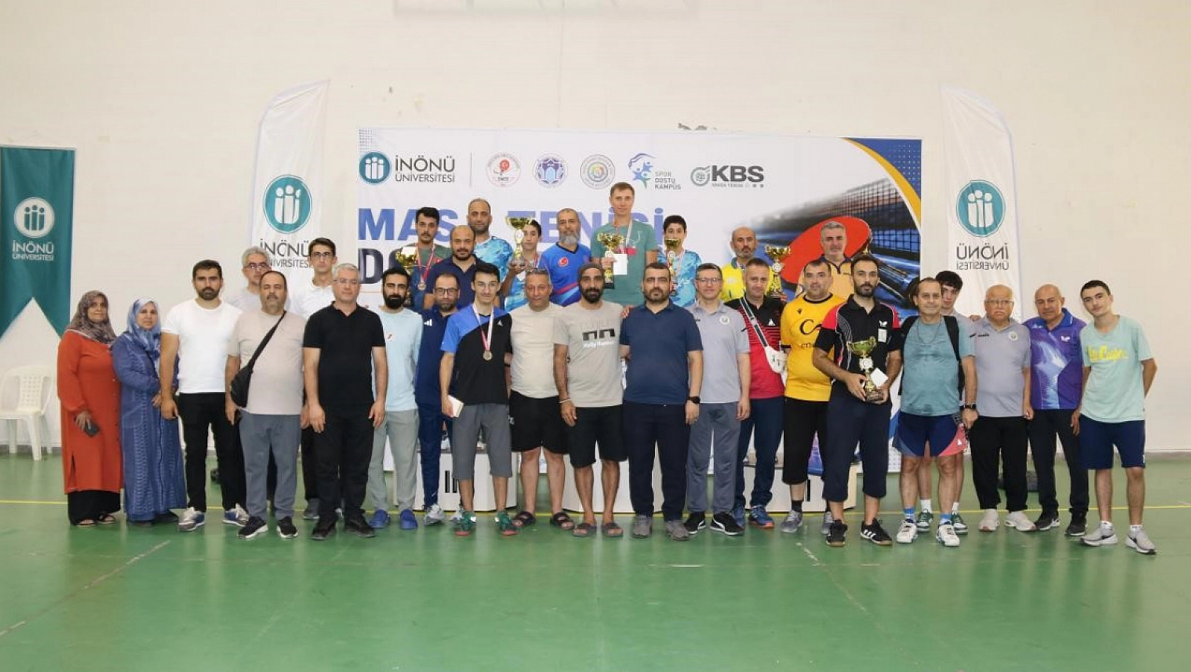Masa Tenisi Dostluk Ligi'nde kupalar sahiplerini buldu: 100'den fazla sporcu Malatya'da buluştu
