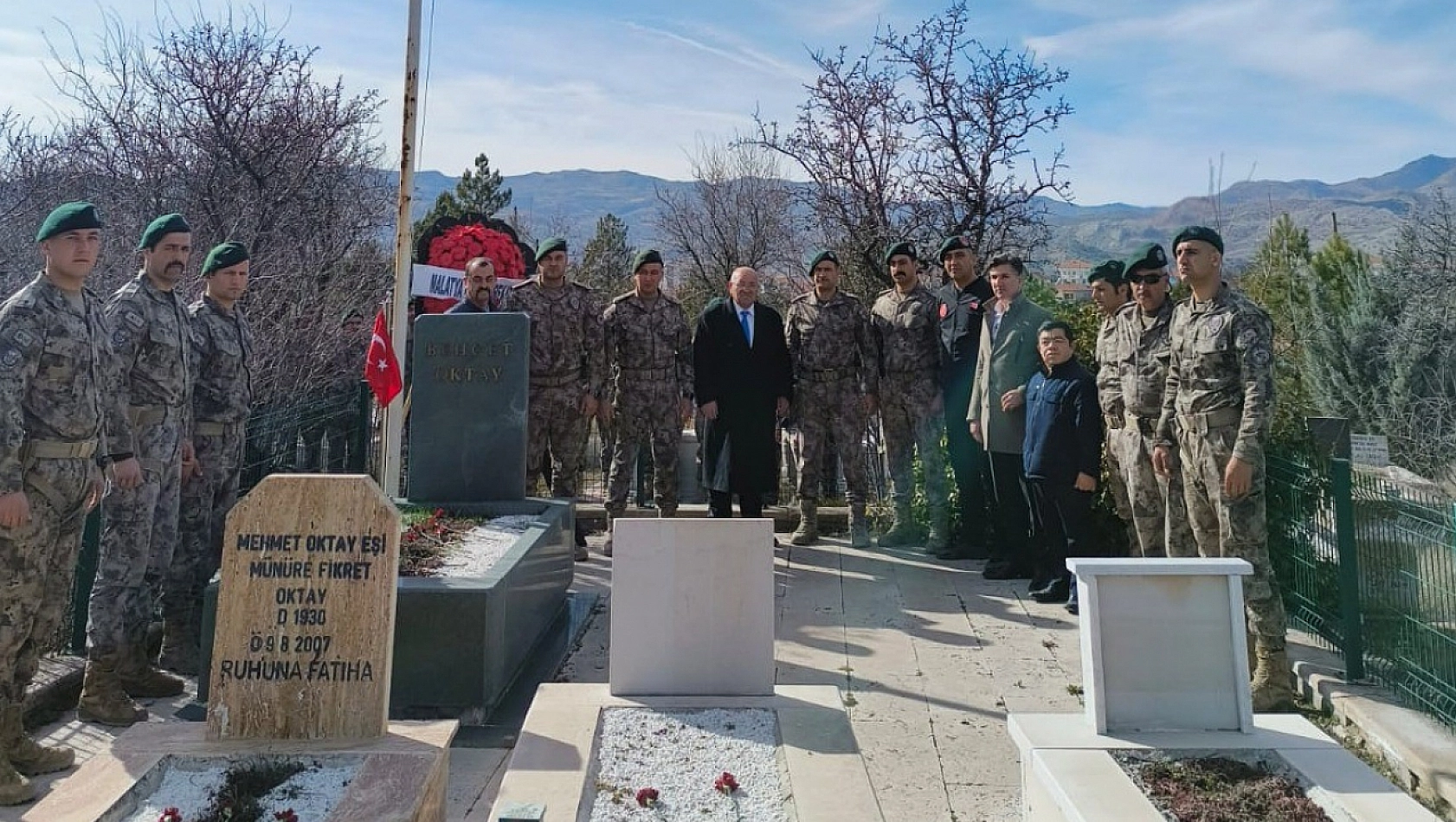 'Şehitlerimizi saygı ile anıyoruz'