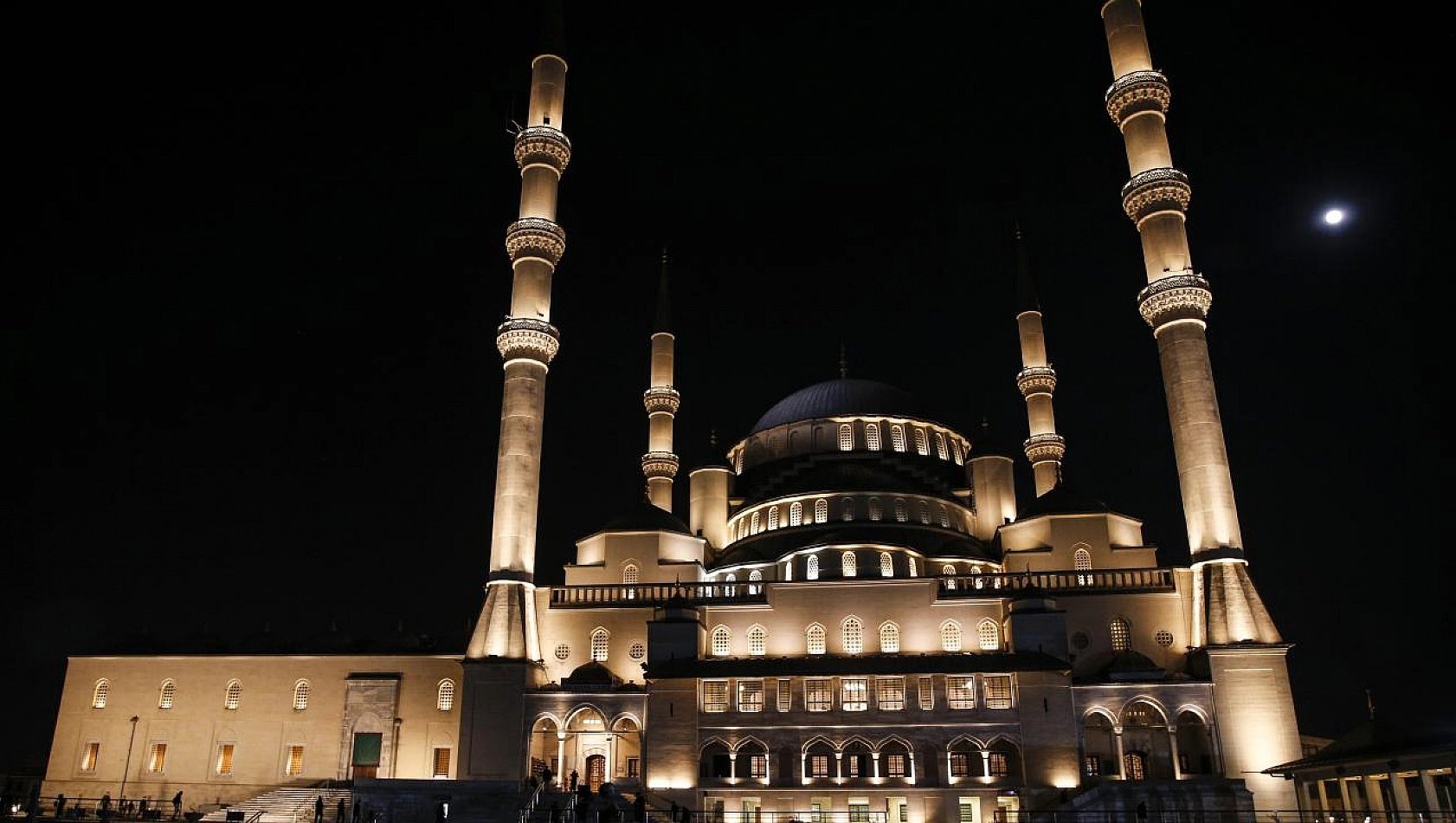 Miraç Gecesinin Maneviyatı TRT Ekranlarında: Özel Yayınlar Yarın Başlıyor