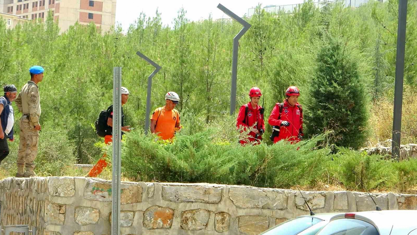 Alzheimer hastası için ekipler seferber oldu