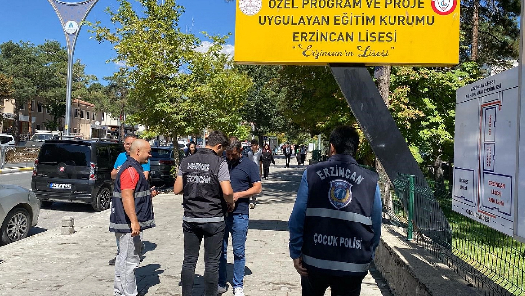 Okul önlerinde polis denetimi