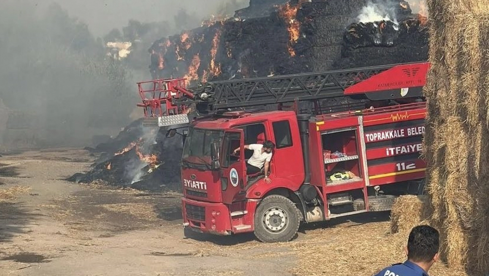 Osmaniye'de saman balyası yangını söndürüldü