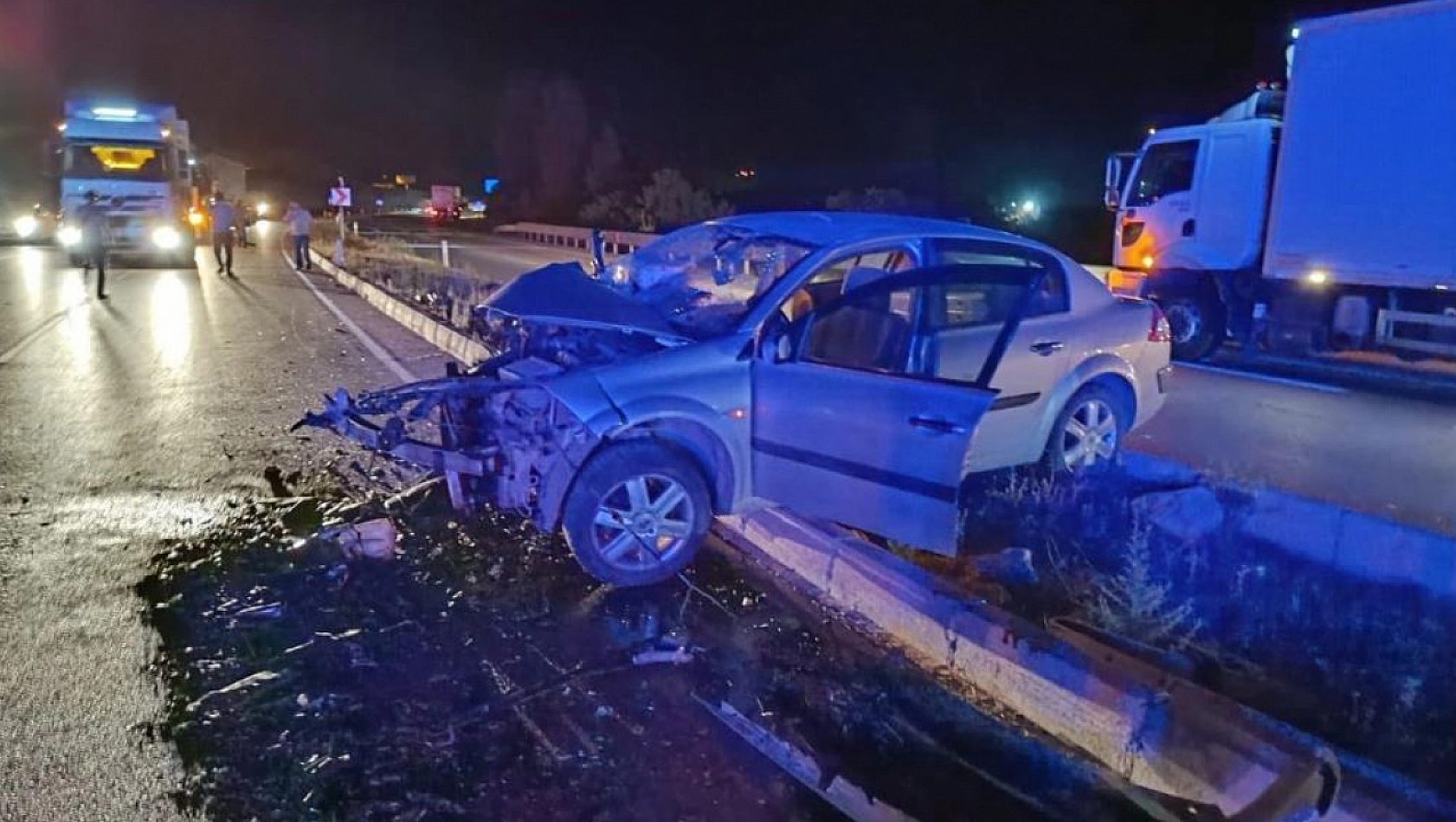 Otomobiller Kafa Kafaya Çarpıştı!