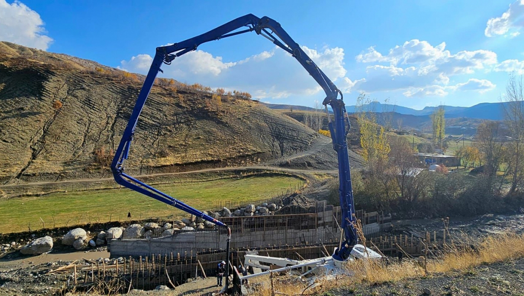 Siirt'te köprü ve menfez yapım çalışmaları devam ediyor