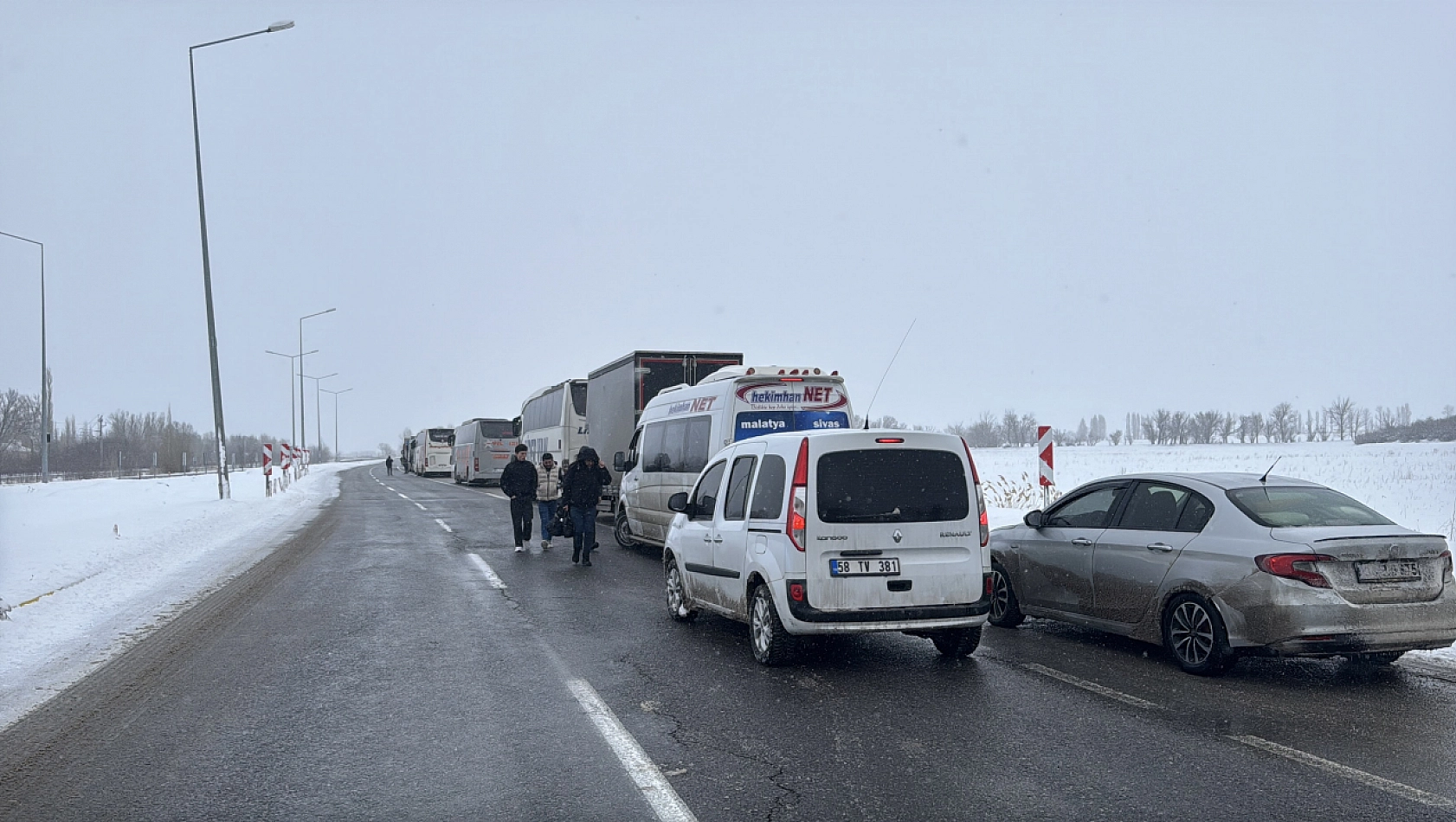 Sivas-Malatya kara yolu ulaşıma kapandı