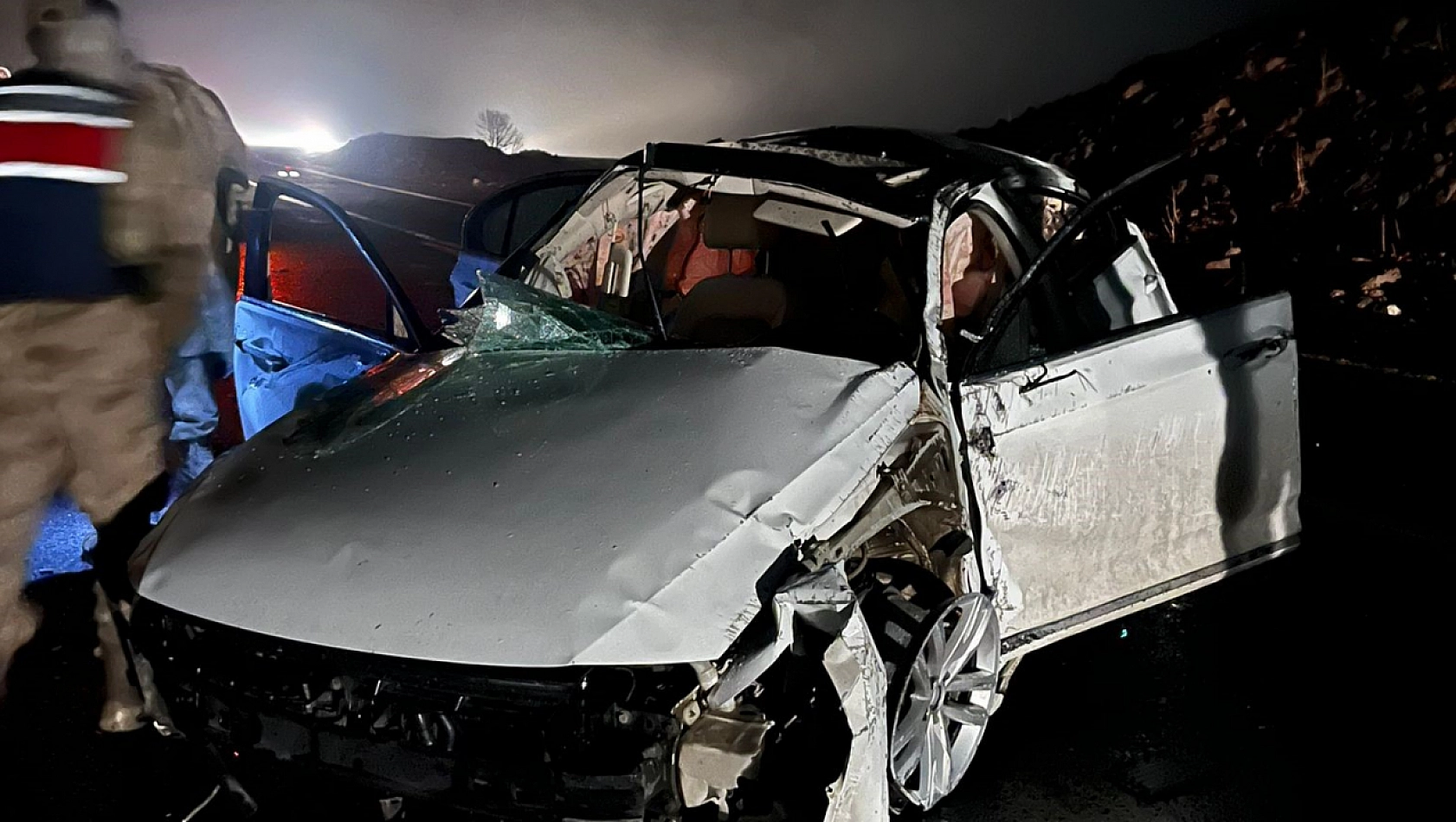 Takla atan otomobil hurdaya döndü: 1 ölü, 1 yaralı