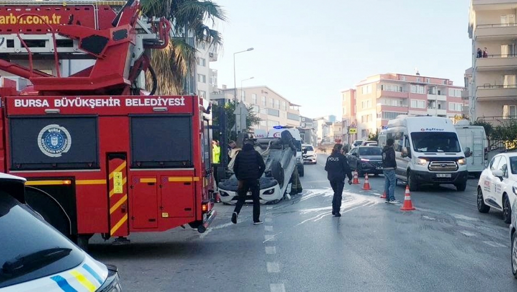 Takla Atan Otomobilden Sağ Kurtuldular