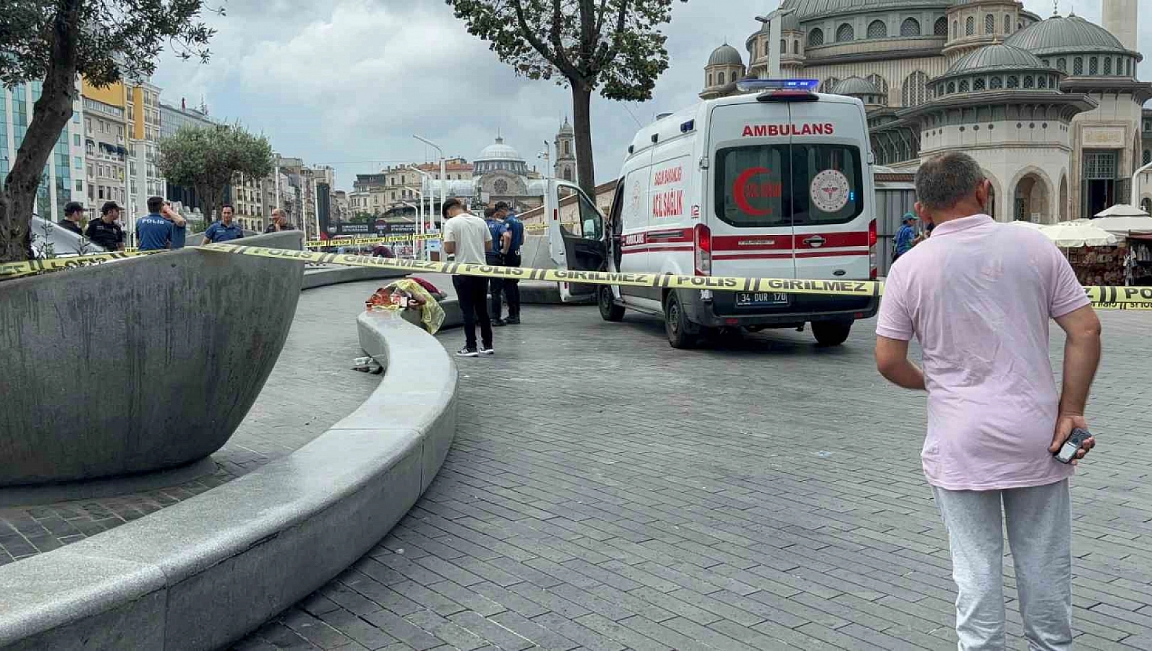 Taksim Meydanı'nda şüpheli ölüm