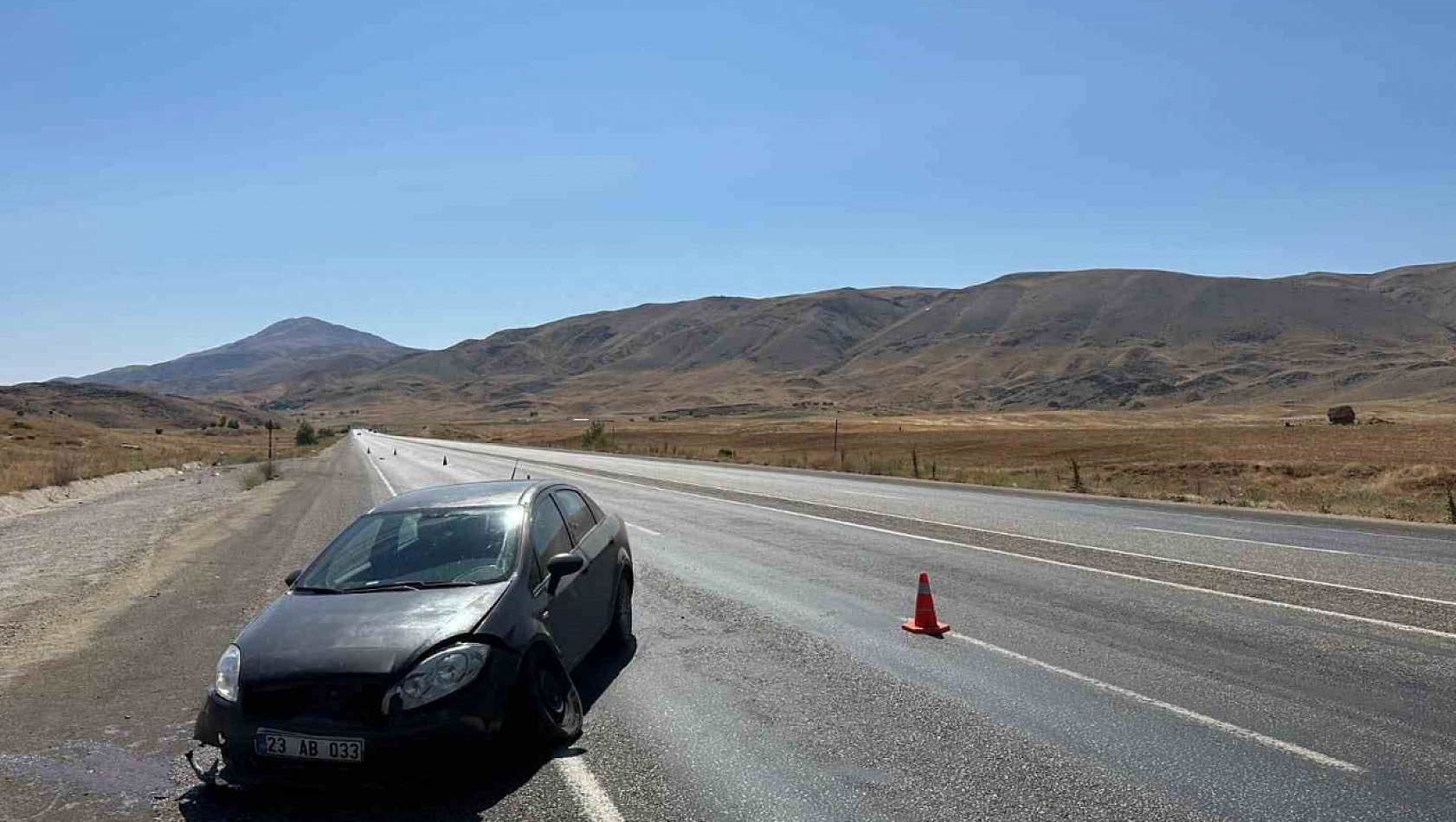 Lastik Patladı, Araç Kanala Uçtu