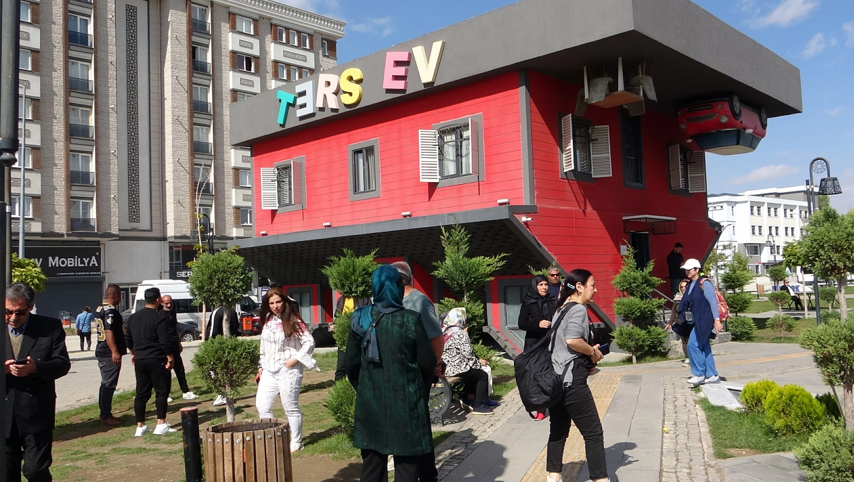 Ters eve yoğun ilgi